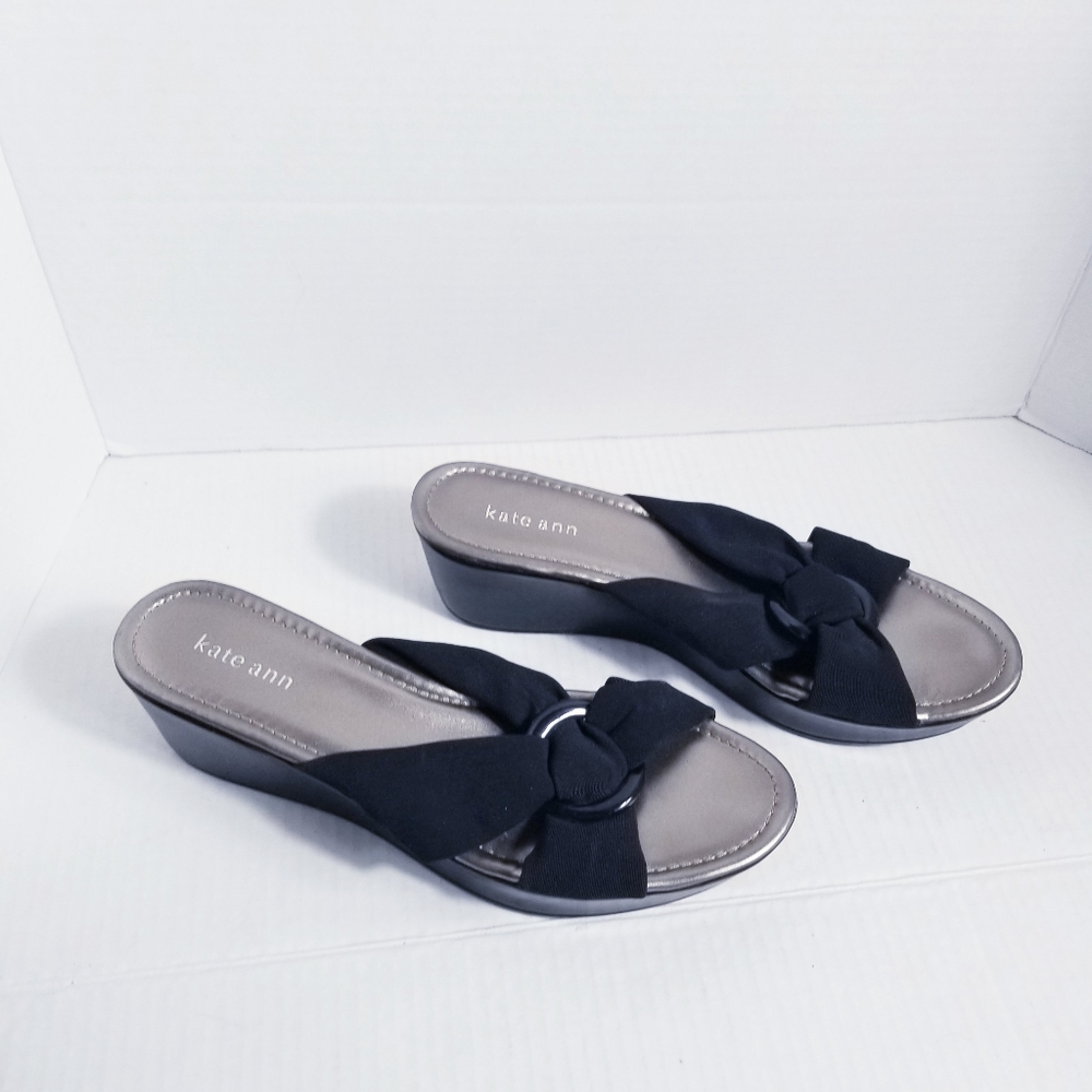 KATE ANN BLACK WEDGED SANDALS APPROX SIZE 9 (PHOTO HAS MEASUREMENT)